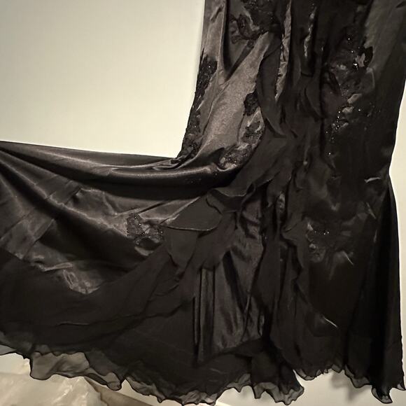 Mandalay Gown 12 Maxi Mermaid V-Neck Ruffle Satin Black NWT Fairygoth - Picture 6 of 13